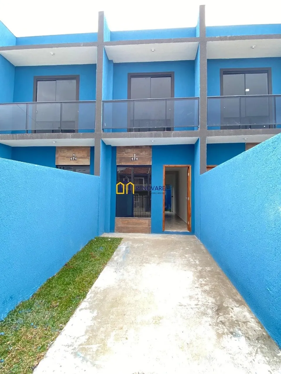 Lindo Sobrado no centro do bairro Tatuquara em Curitiba