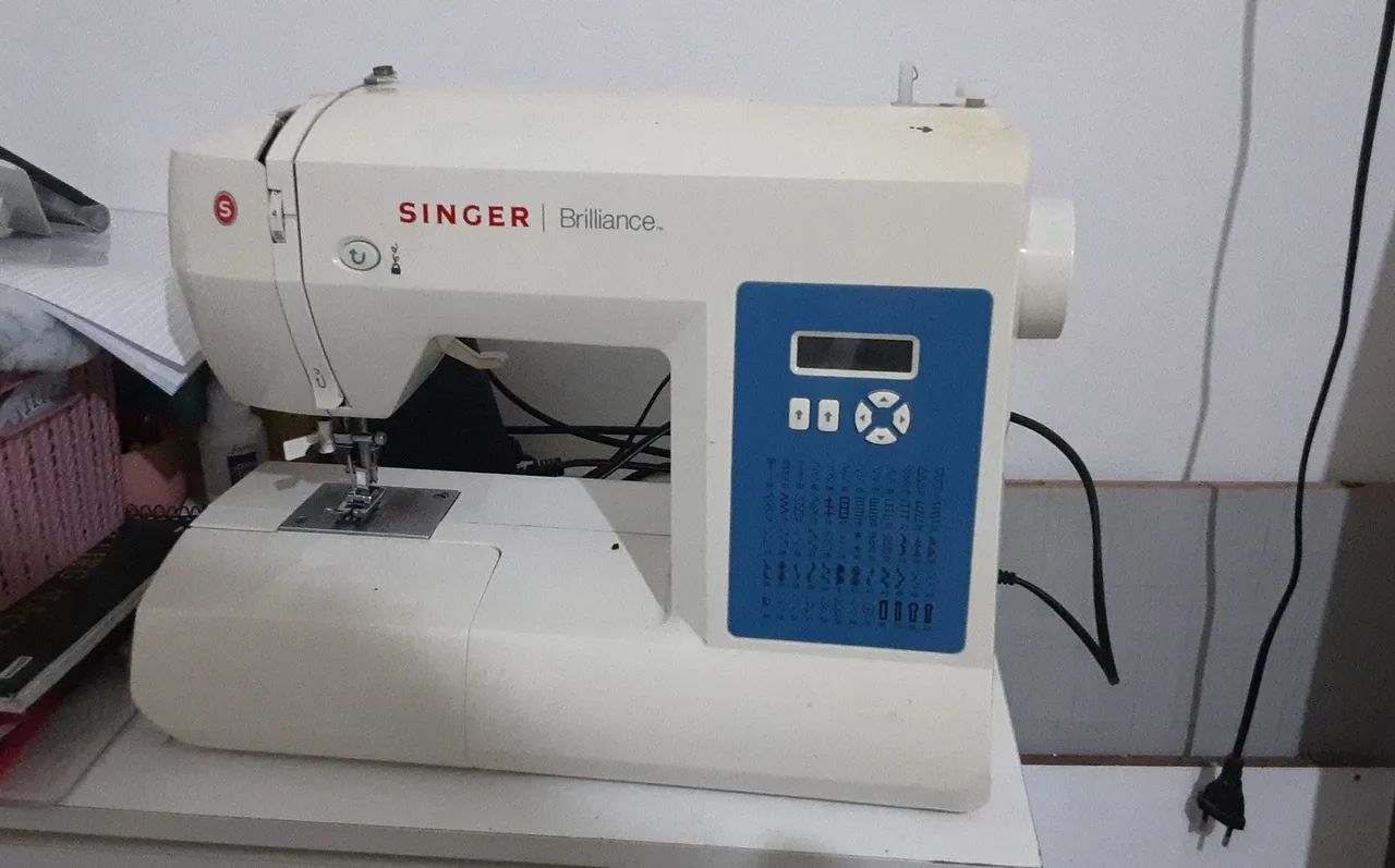 Máquina de costura singer 