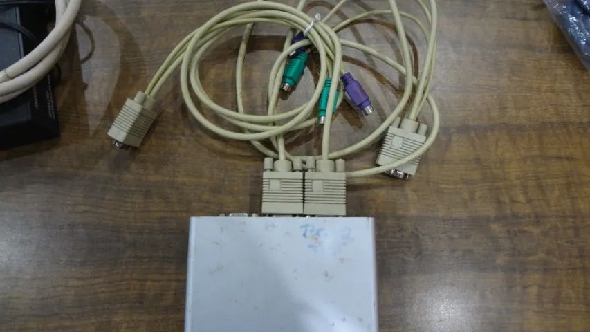 Switch KVM PS2 antigo - Foto 2