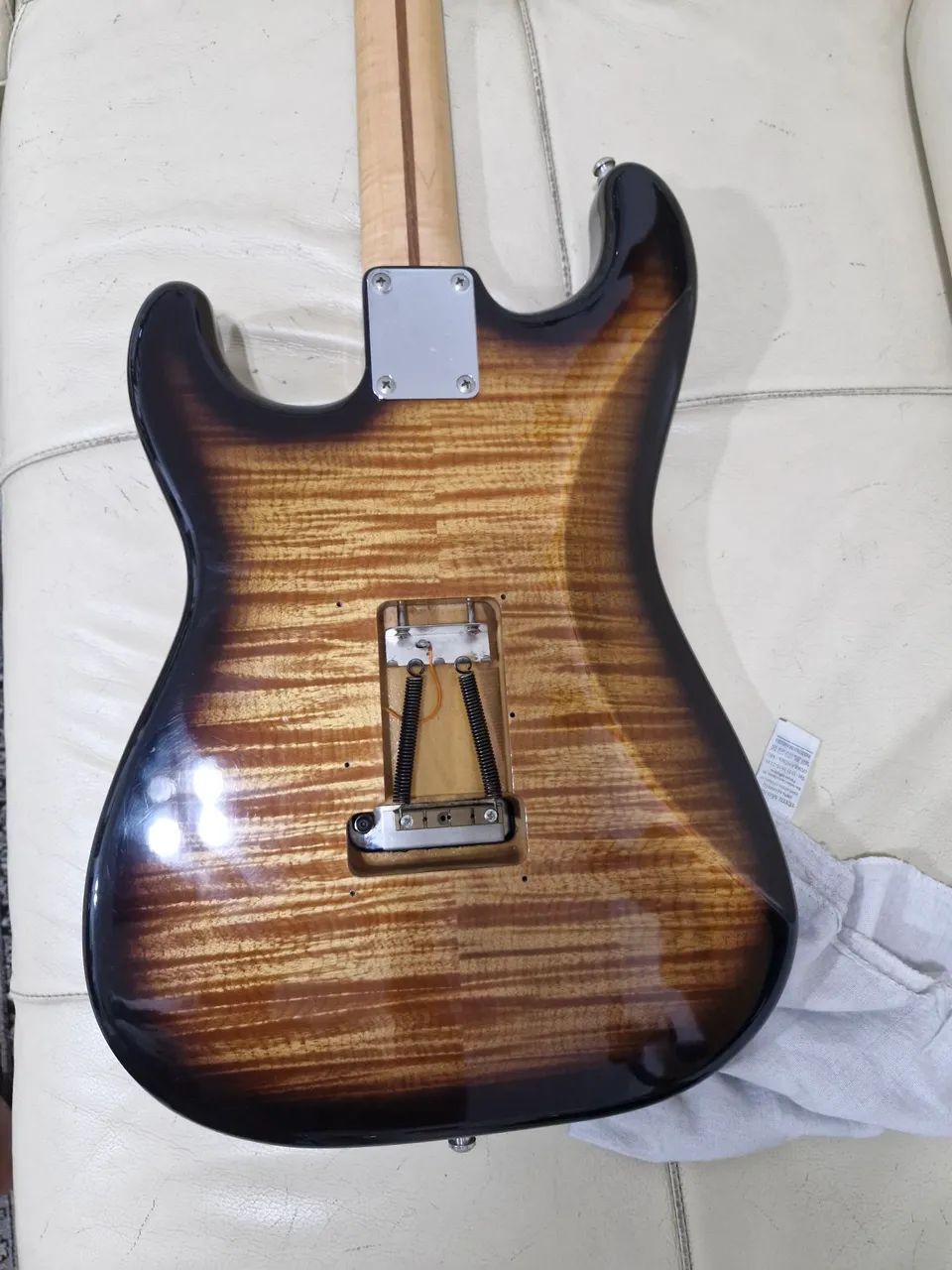Guitarra Fender stratocaster HSS crafted in japan com floyd Rose