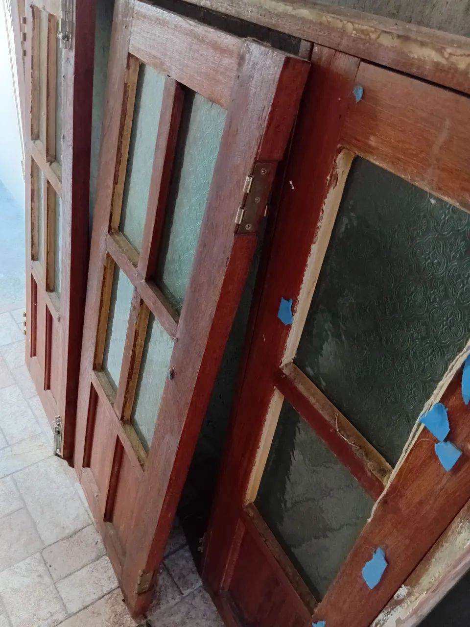 Janelão de madeira angelim