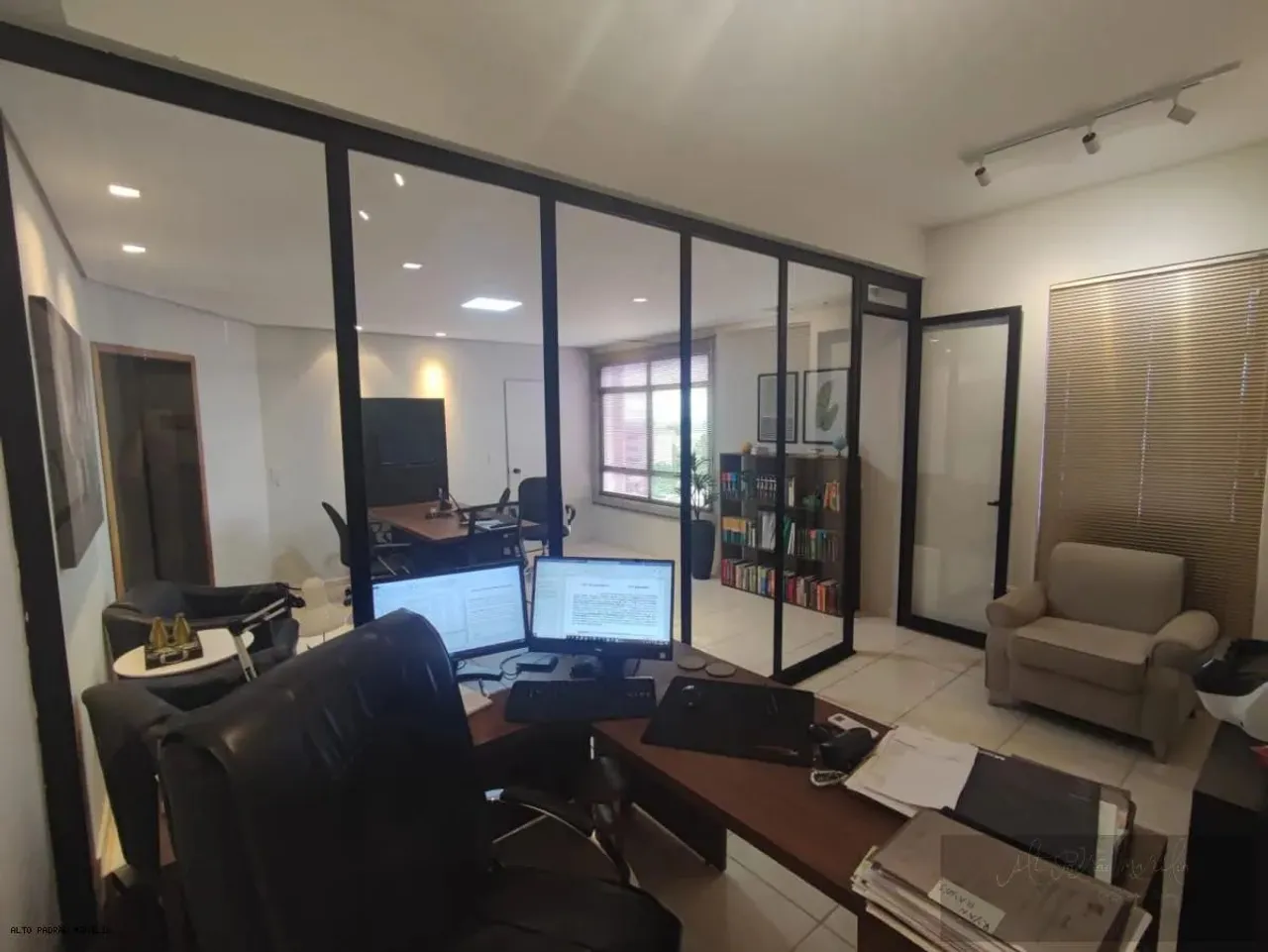 Sala Comercial para Venda em Marília, Condomínio Edifício Rio Branco Center, 2 banheiros,