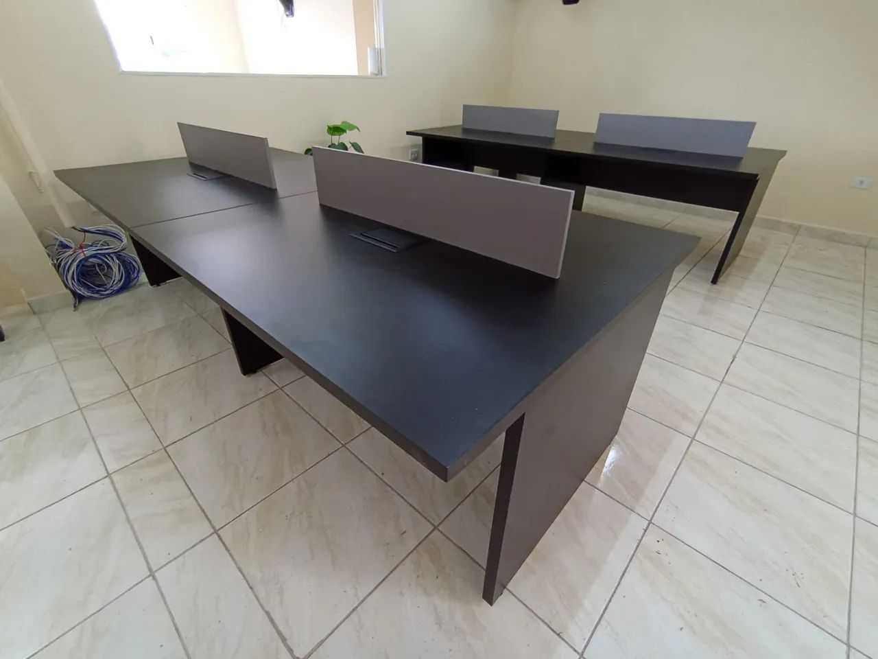 MOVEIS DE ESCRITO ESTAÇÃO DE TRABALHO RETA 4 POSIÇÕES COM CX DE TOMADA**LEIA A DESCRIÇÃO** - Foto 4