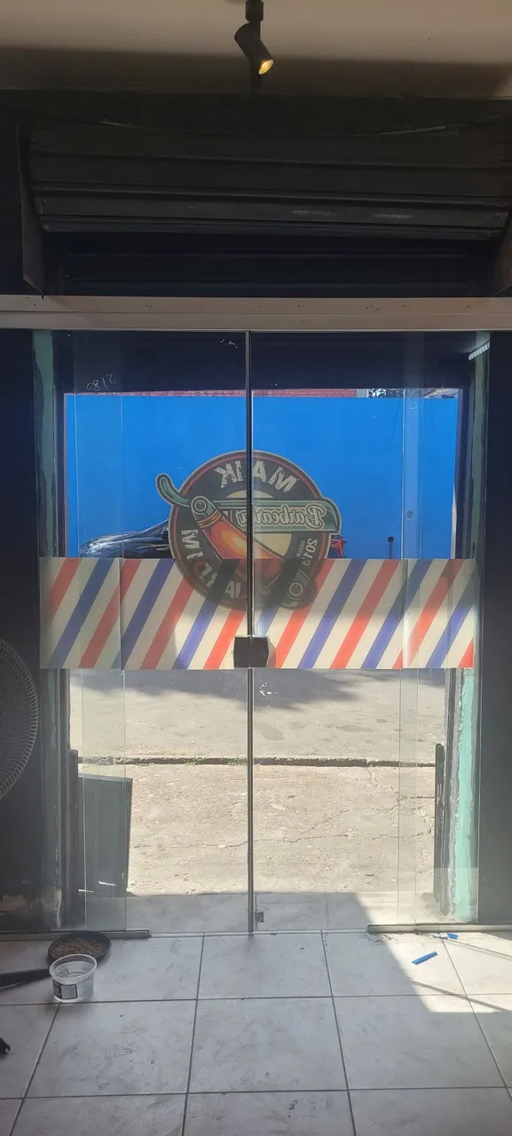 Porta de Vidro para Barbearia