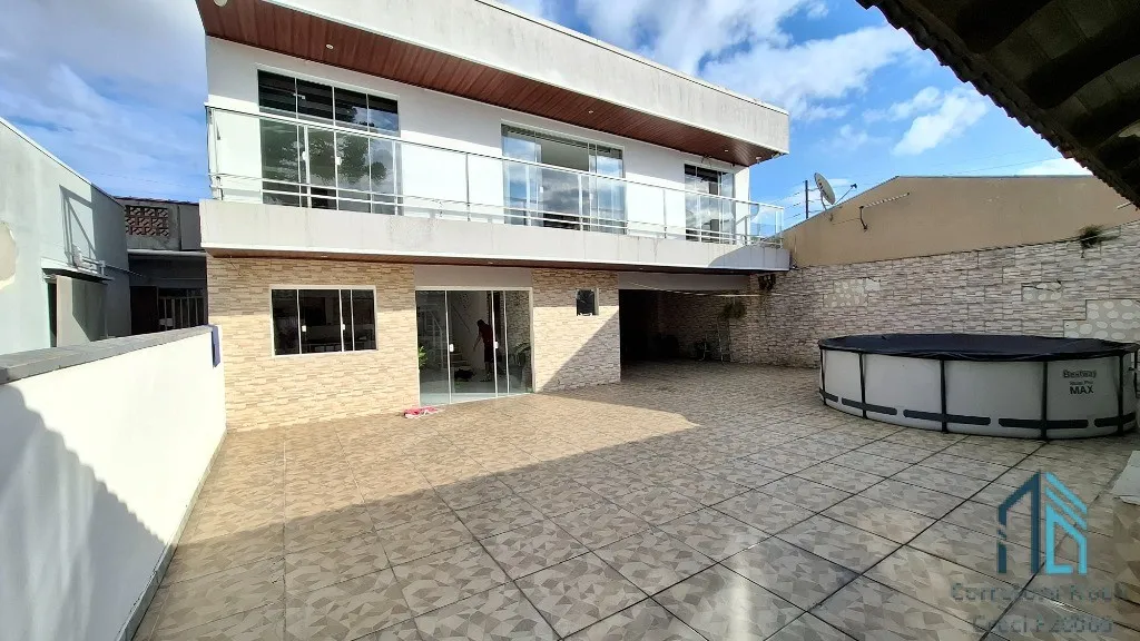 Casa, terreno com duas casas, 05 quartos c/suíte, área gourmet, no Capão Raso em Curitiba