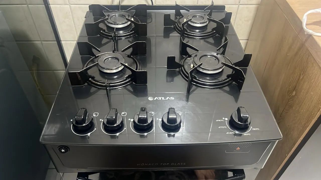 Fogão Atlas Preto com 1 ano de uso - Foto 3