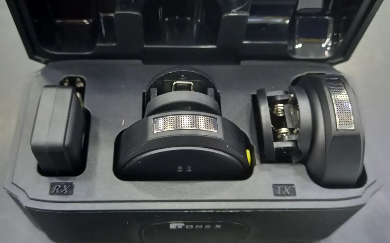 Microfone de lapela duplo sem fio com estojo para carregar. Pequeno e discreto.  - Foto 4