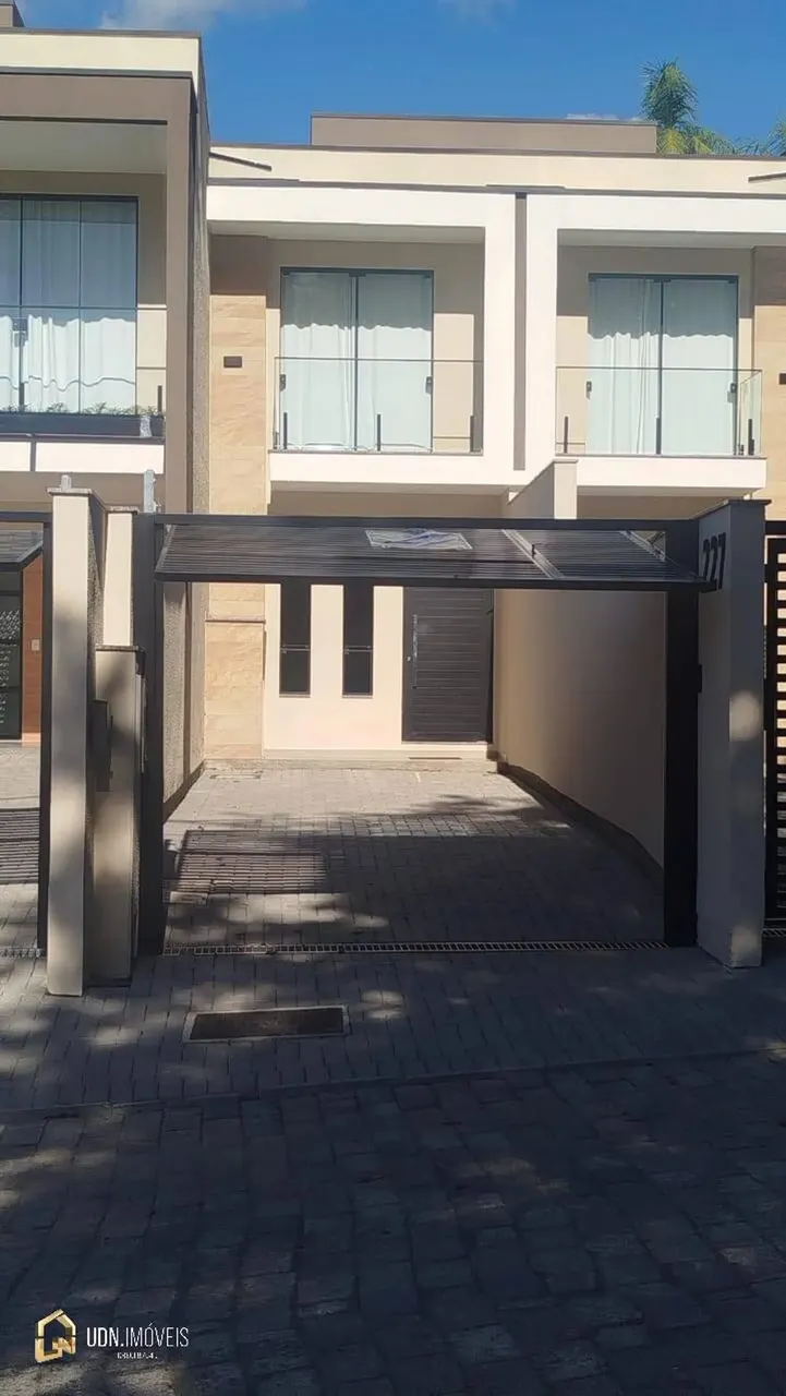 Sobrado com 2 Suítes a Venda - Bairro Água Verde, Blumenau - SC