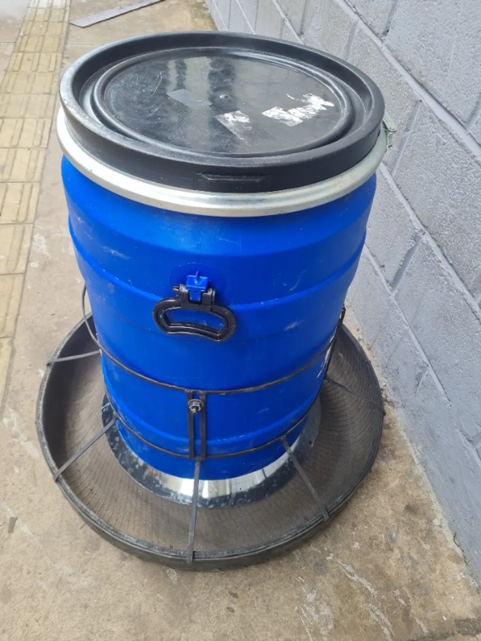 Comedouro cocho 100lts para porcos: leitão, leitoa, cachaço, marroa, capado.