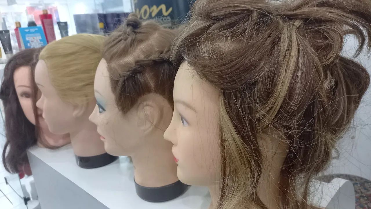Manequins  com cabelo sintético  para Treinar cortes  ou penteados  - Foto 5