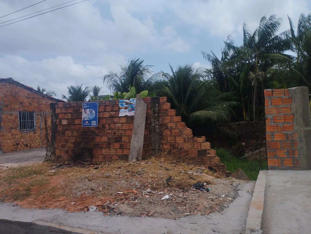 Vende-se este Terreno na Rua Tancredo Neves bairro Anjo da Guarda