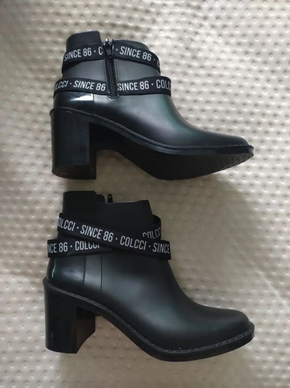 Bota marca Colcci 