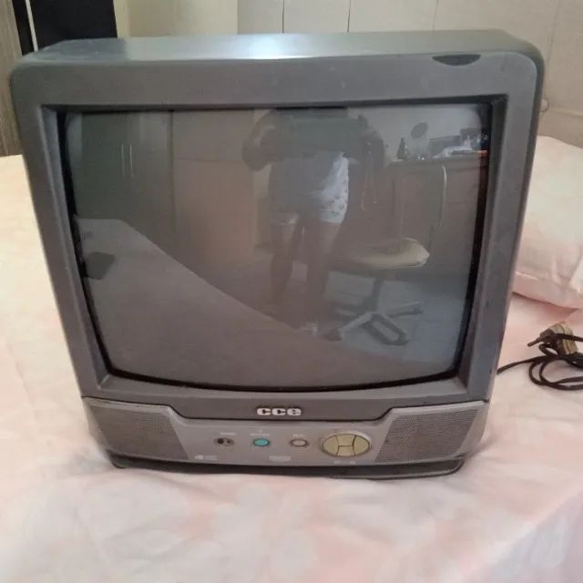 Otima tv com linda imagem 14 polegadas  . Maravilha para transportar em viagemcom cotrole - Foto 3