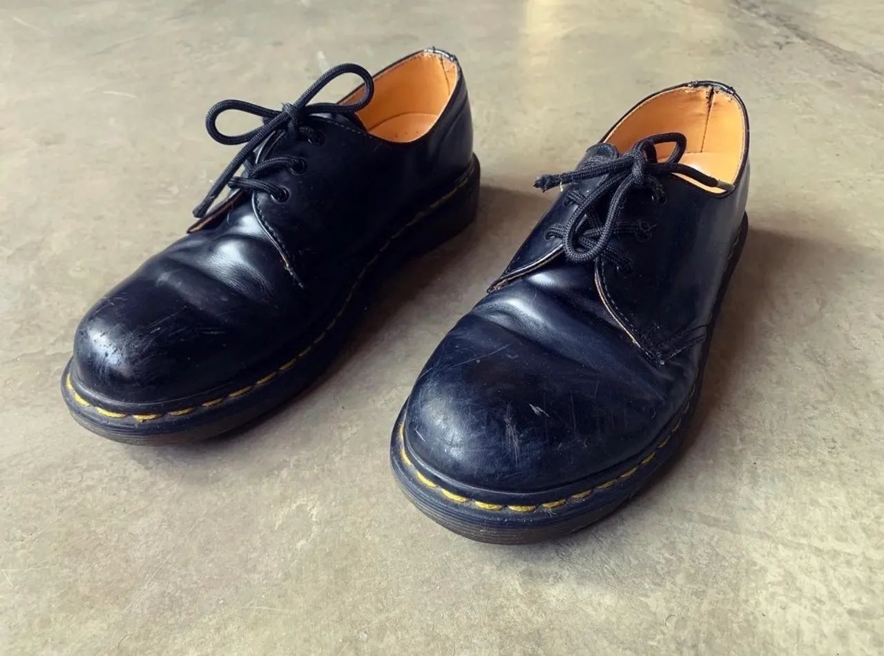Bota Dr Martens cano baixo tipo sapato