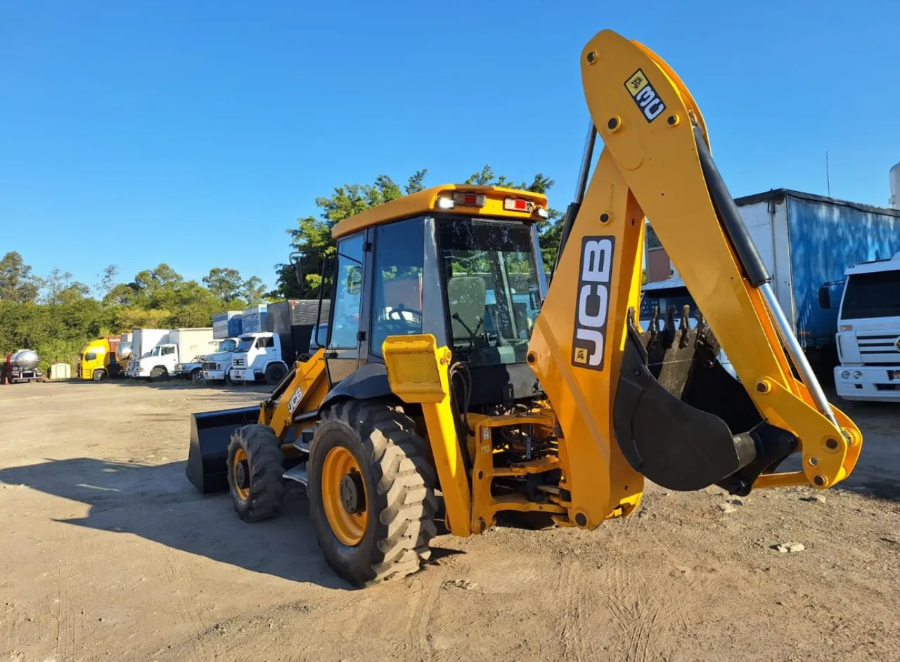 Retroescavadeira JCB 3CX