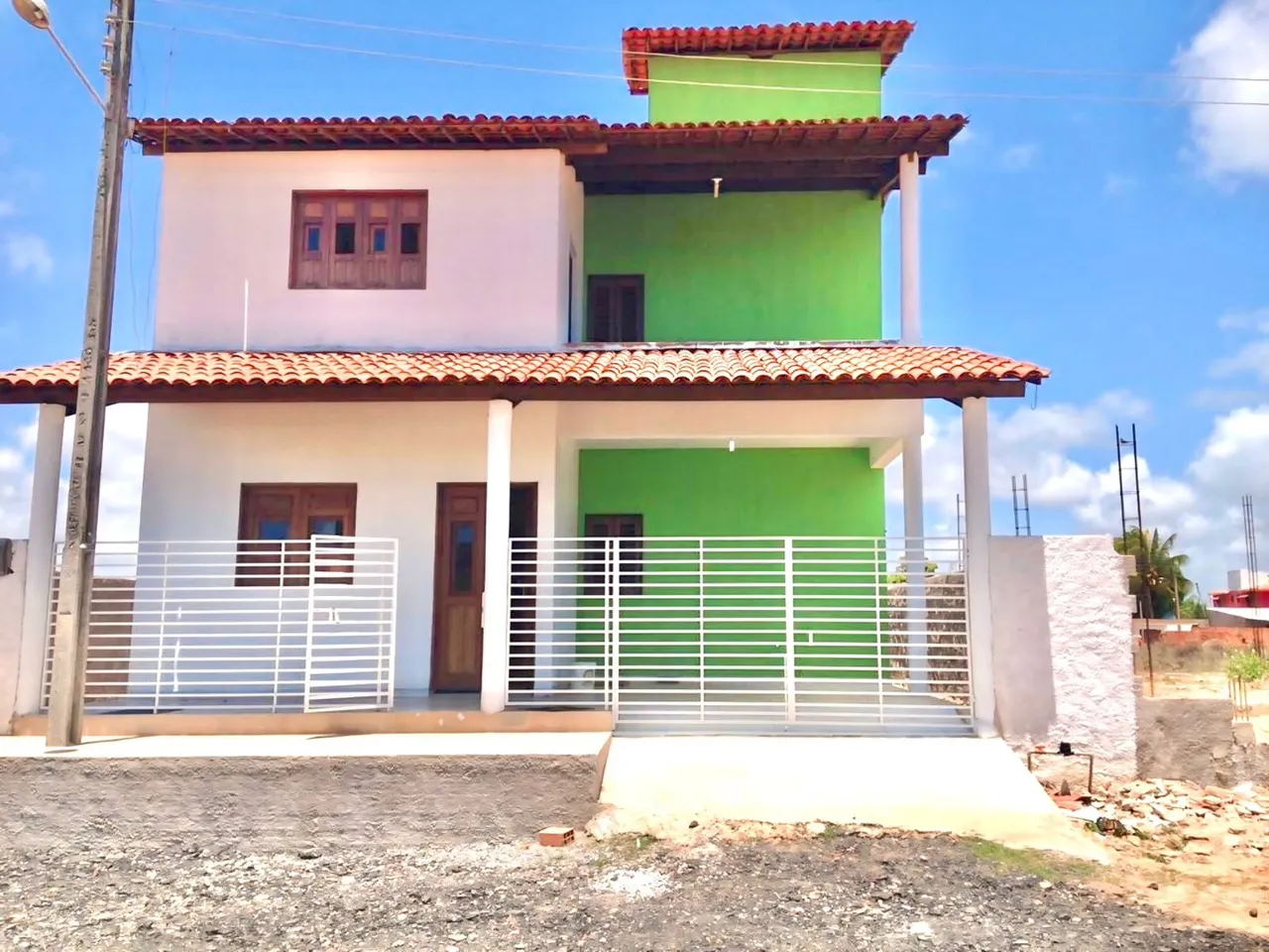 Linda Casa com Varanda na casa barra de santo Antônio