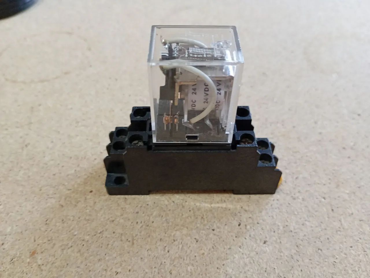 Relé Auxiliar 8 Pinos Hh52 Jng 2na+2nf com Base<br> - Foto 3