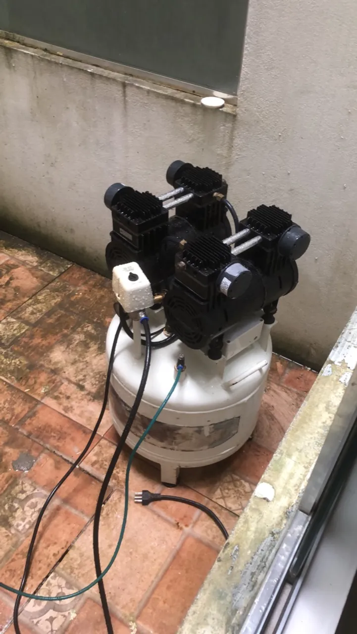 Compressor de ar odontológico KAVO 40 litros