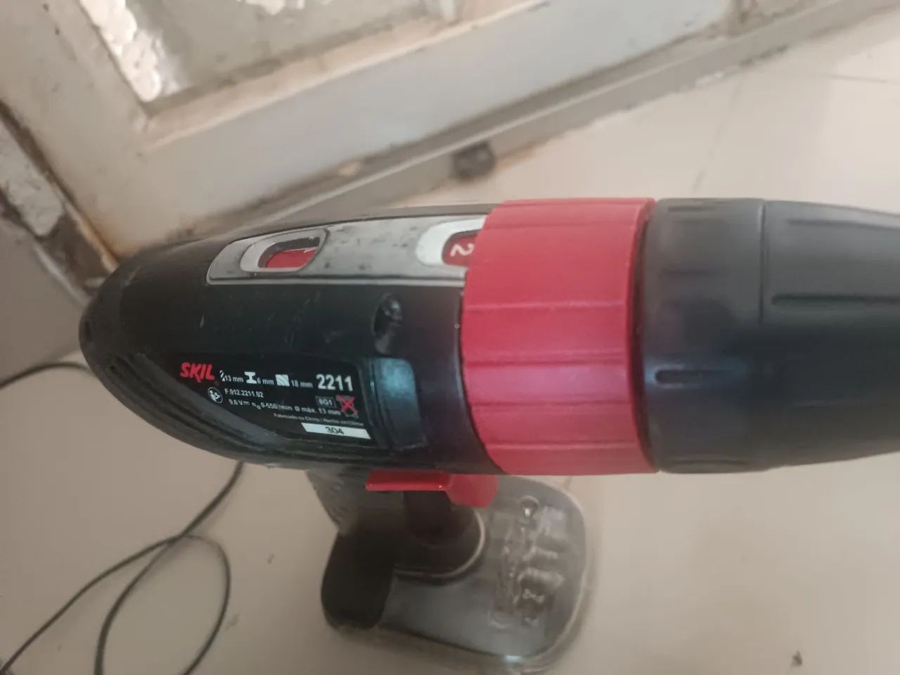 Furadeira e Parafusadeira Skil 9.6 V com as brocas funciona e sem garantia ok! - Foto 5