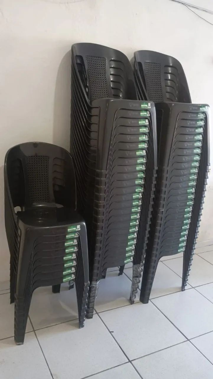 Cadeiras de Plástico Preta 