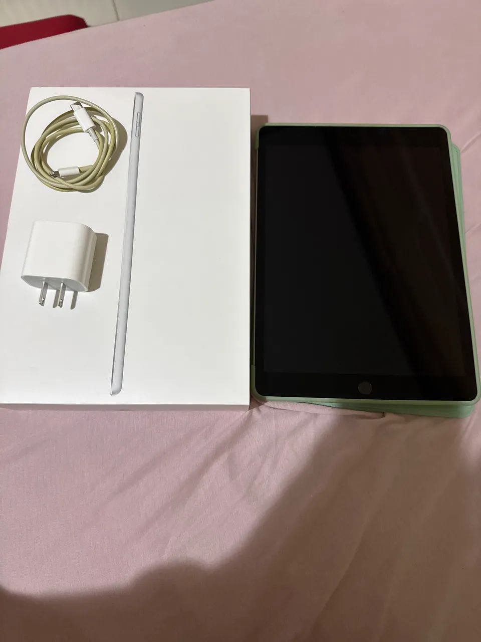 IPad 9 com caixa e acessórios 
