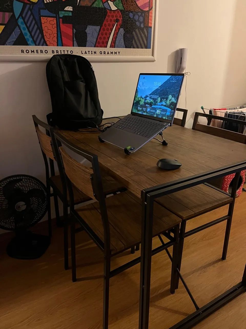 Mesa com 4 cadeiras 