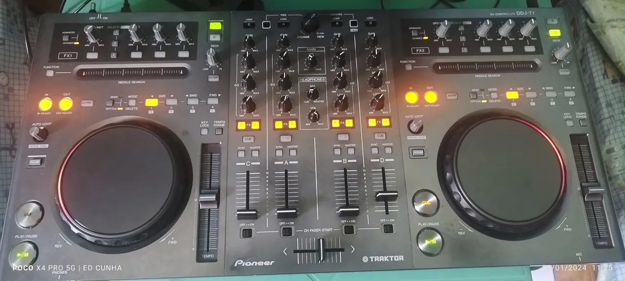 Controladora Pioneer DDJ-T1
