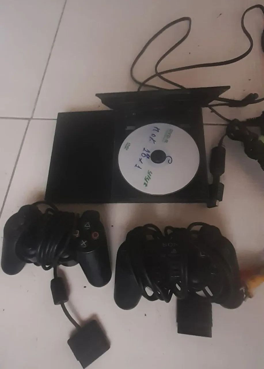 Playstation 2 com 2 controles  - Foto 2