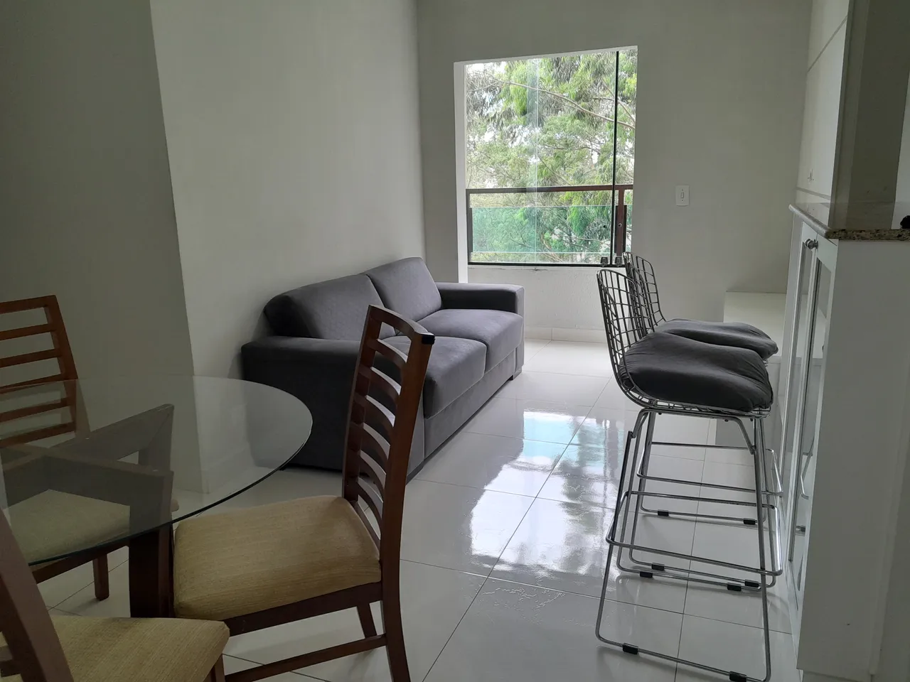 Apartamento Mobiliado tudo inclusos no valor: Aluguel, Condomínio, Iptu e os Consumos de Á
