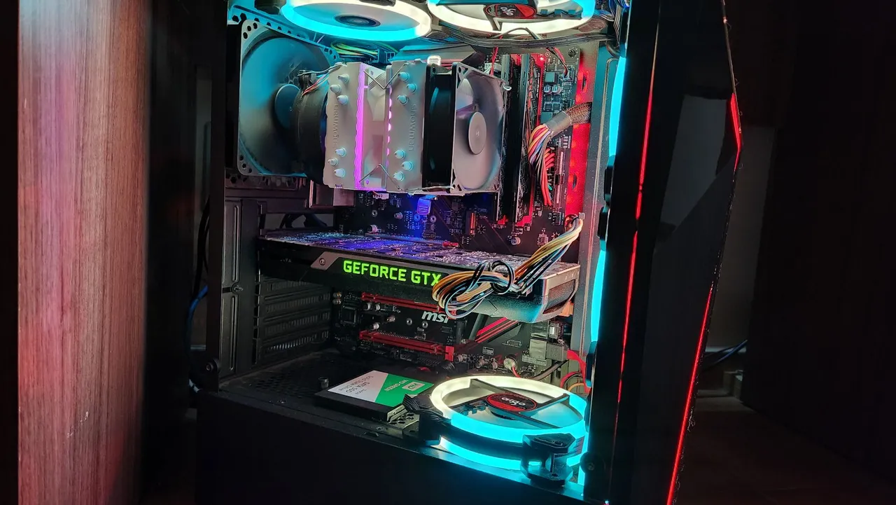 PC Gamer | Ryzen 5 5500 + Titan X