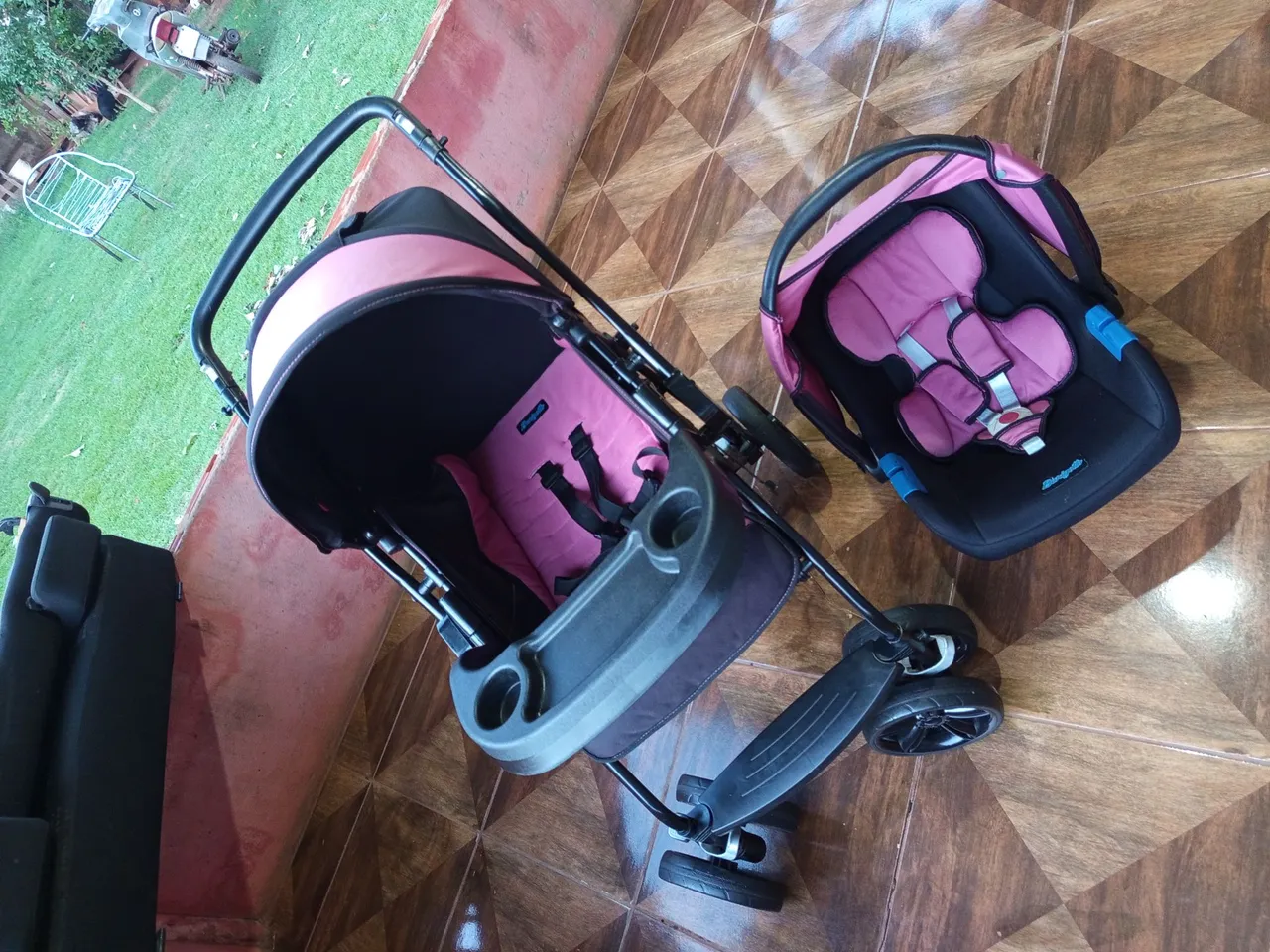 Carrinho de Bebê e Cadeira para Carro