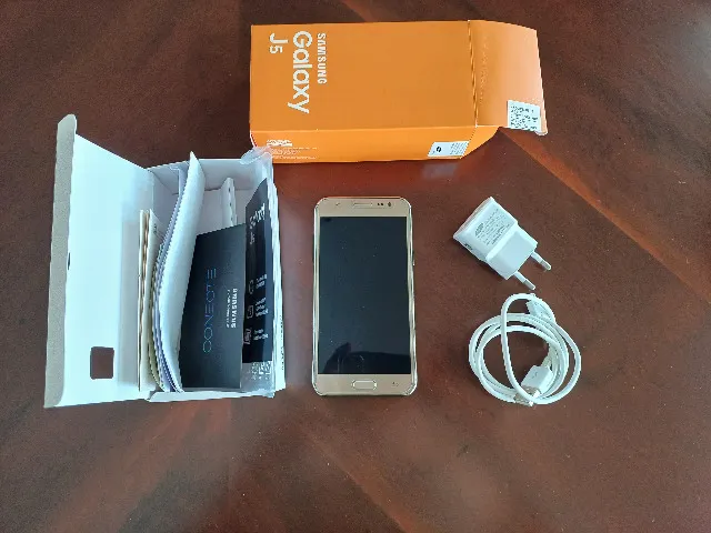 Samsung Galaxy J5 metal
