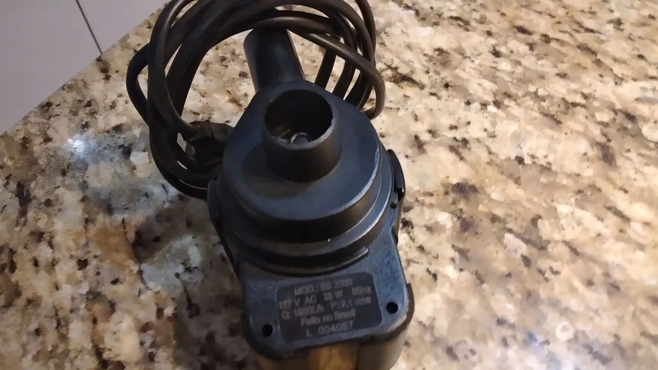 Bomba Sarlo better 2000lts e outra Bubble Magus Sp600