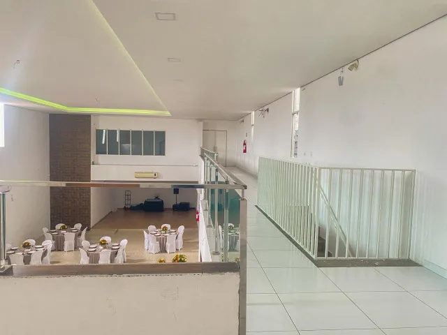 PRÉDIO COMERCIAL, NA RUA PRINCIPAL DO BAIRRO SANTOS DUMONT, MEDINDO 650m2