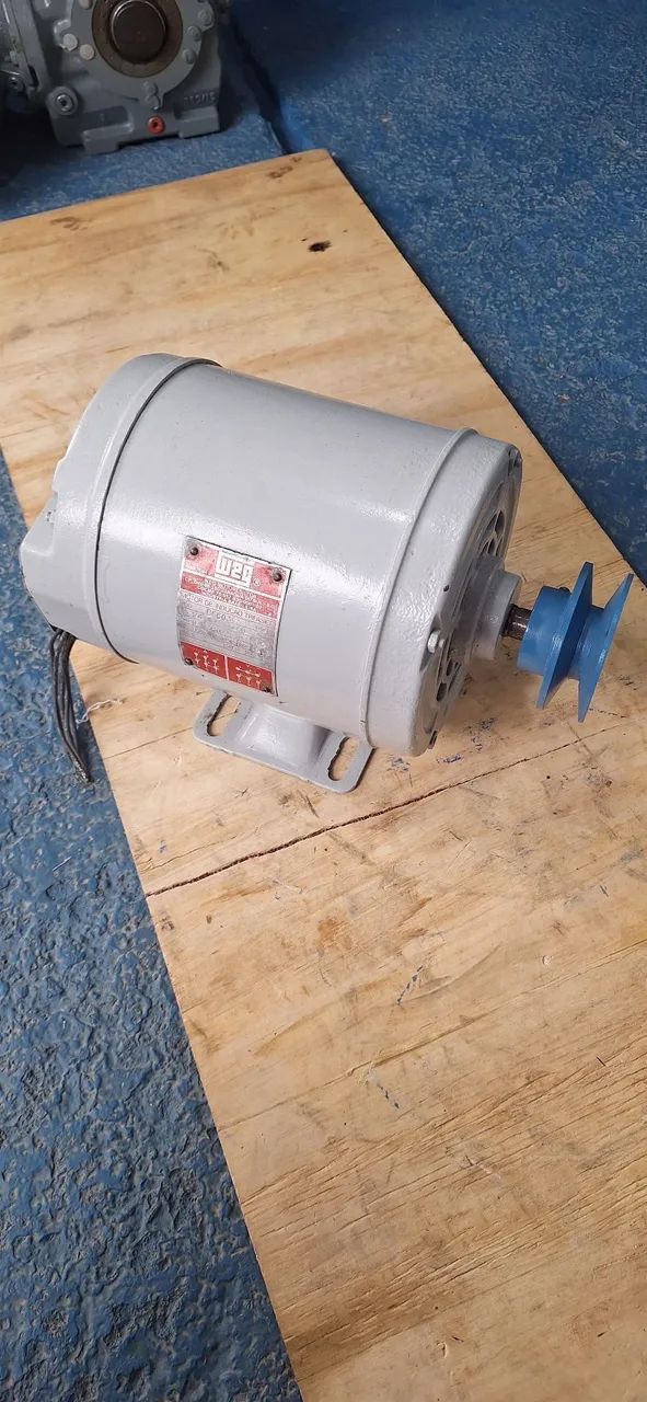 Motor elétrico trifásico 0.75 cv rotação: 3460 alta Rotação