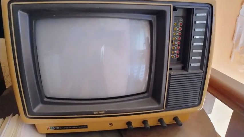 Televisão portátil Semp Toshiba - Antiga decoração 