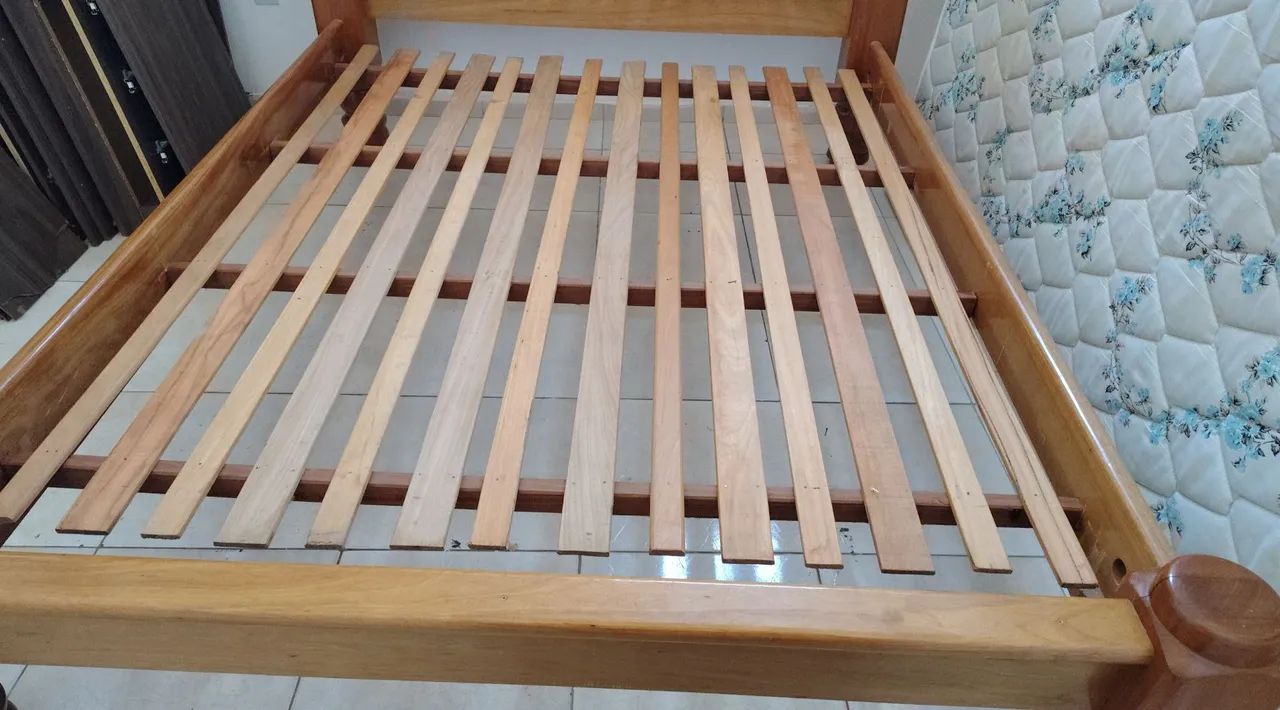 Cama de Madeira Maciça com Cabeceira Detalhada - Foto 2