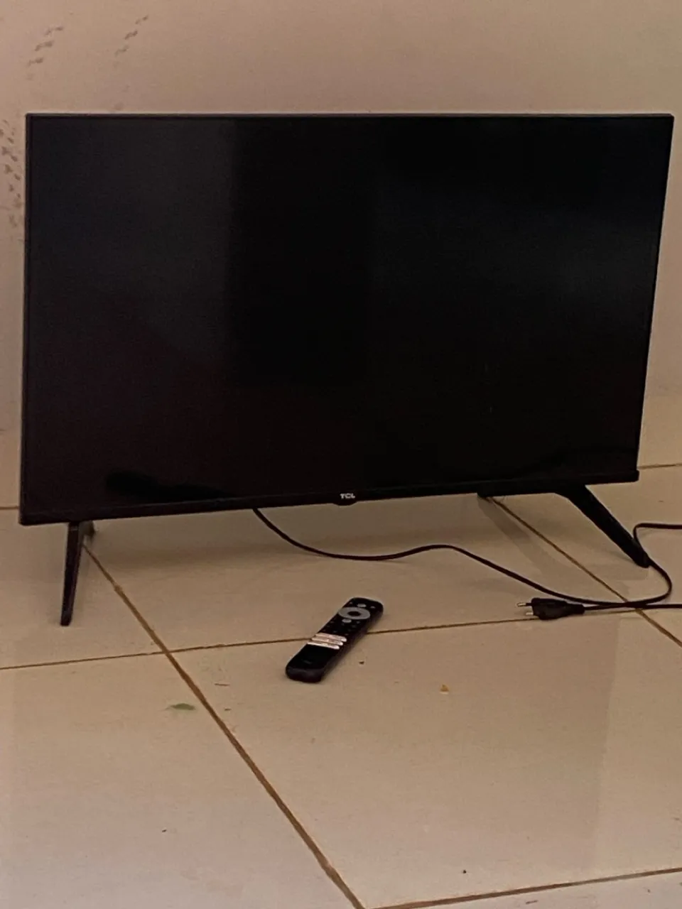 TV TCL 32 polegadas com controle remoto