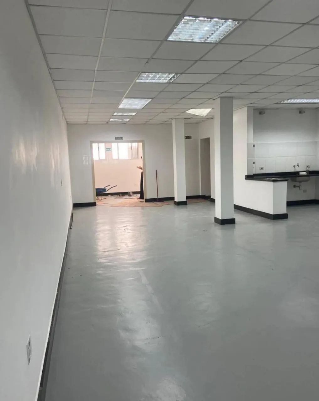 Salão Alphaville aluguel possui 150 metros quadrados