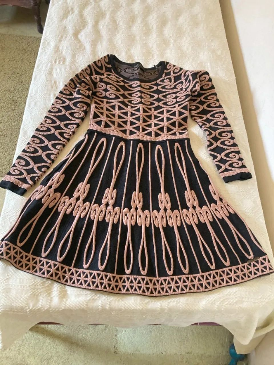 Vestido em lá quádrupla, bem quente e diferenciado