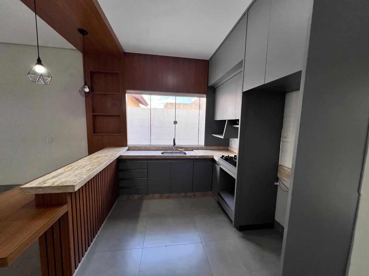 Aluguel no Jardim Copacabana - Casa com Planejados, Edícula e Churrasqueira - Foto 4