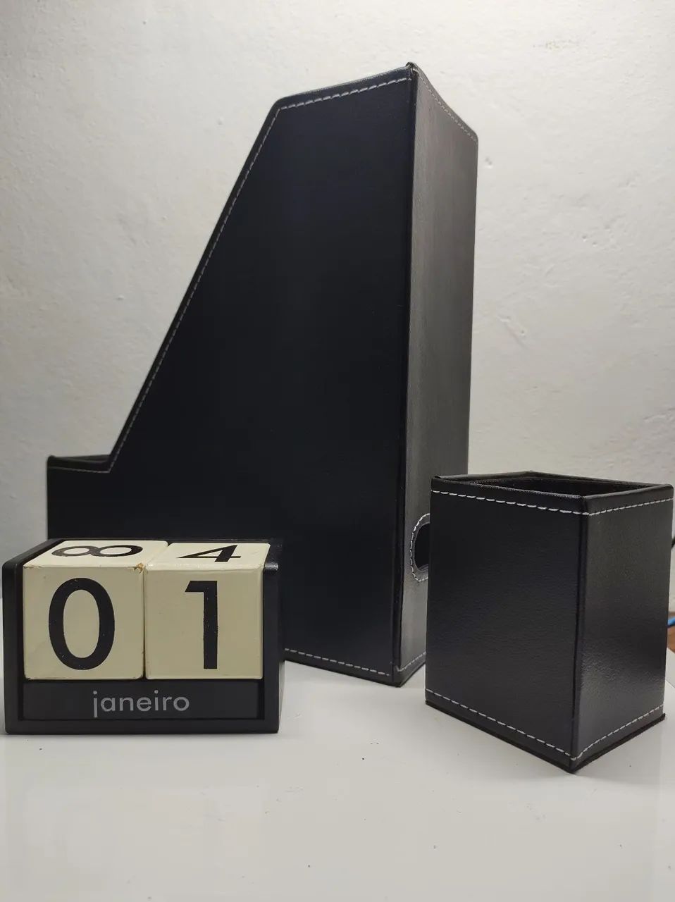 Kit Organizador Mesa Tok&Stok - Calendário Perpétuo Cubos Madeira + Caixa + Porta-Canetas