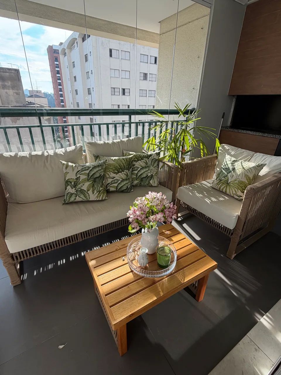 Conjunto de Sofá para Área Externa + Mesa - Excelente Estado - Foto 2