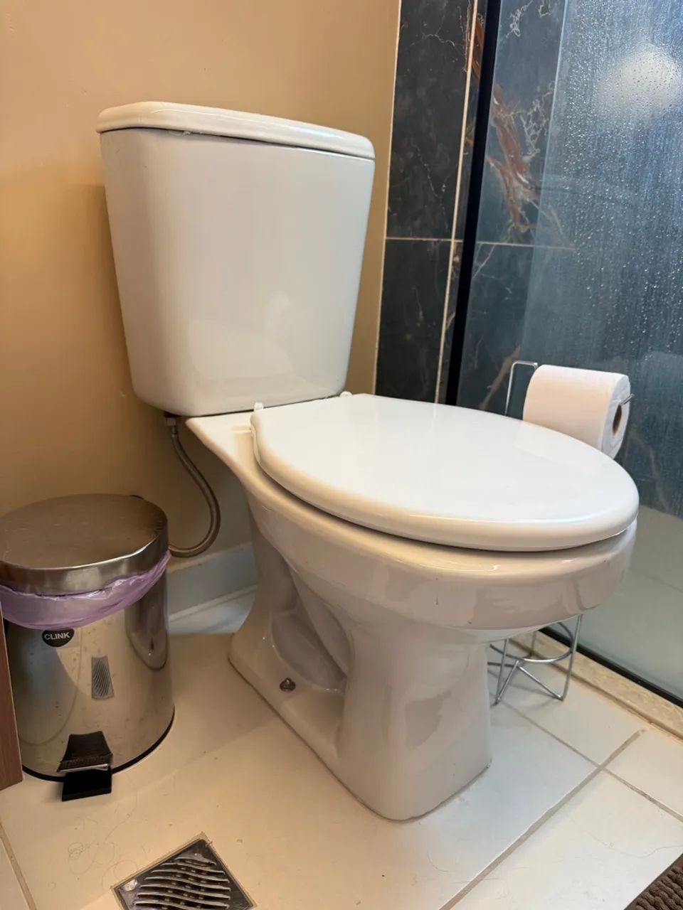 Vaso sanitário com caixa acoplada Deca  - Foto 6