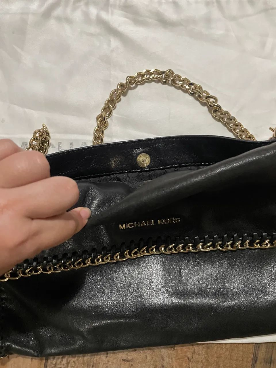 Bolsa de ombro em couro macio preta Michael Kors