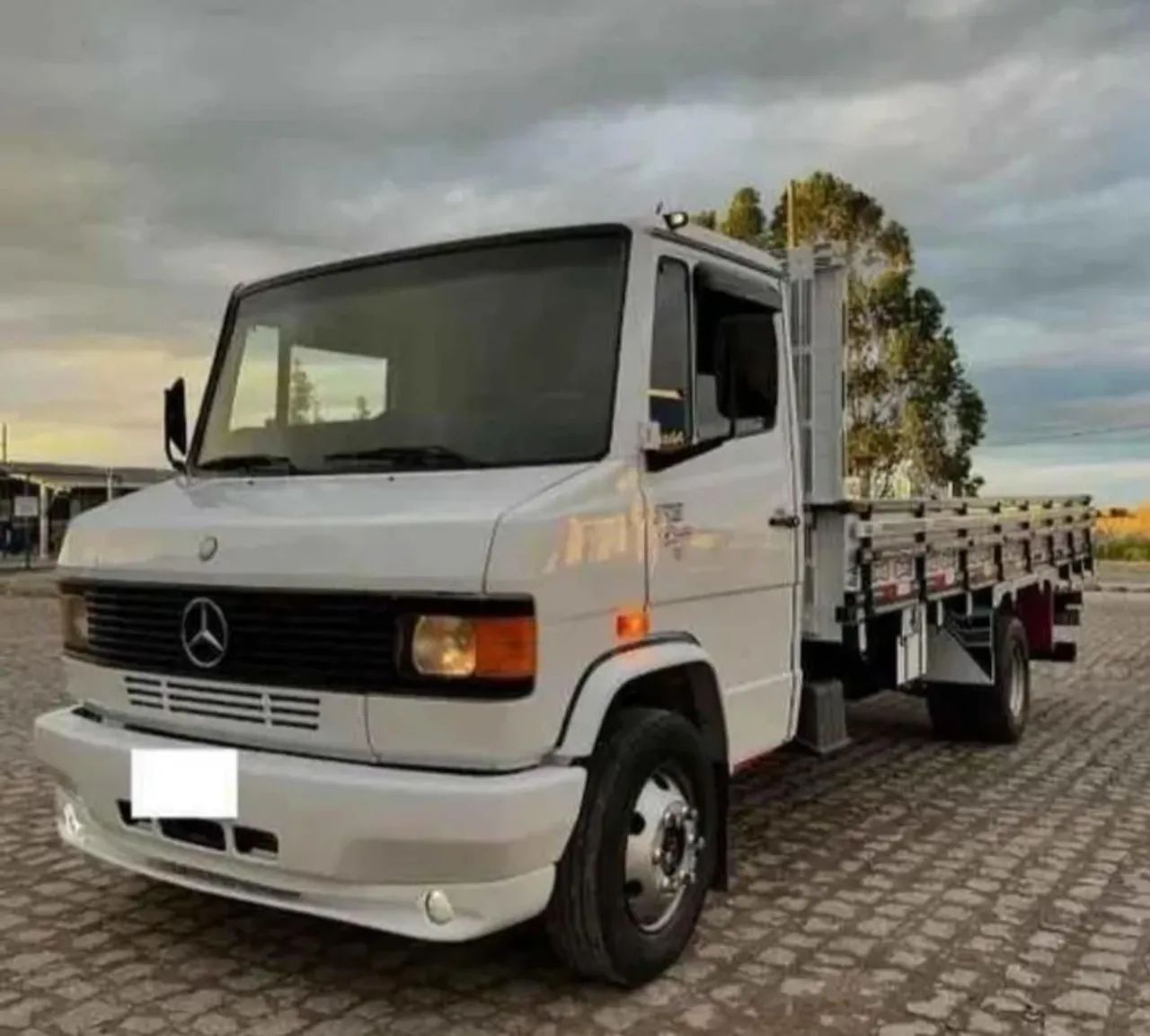 MB 710 Carroceria 2012