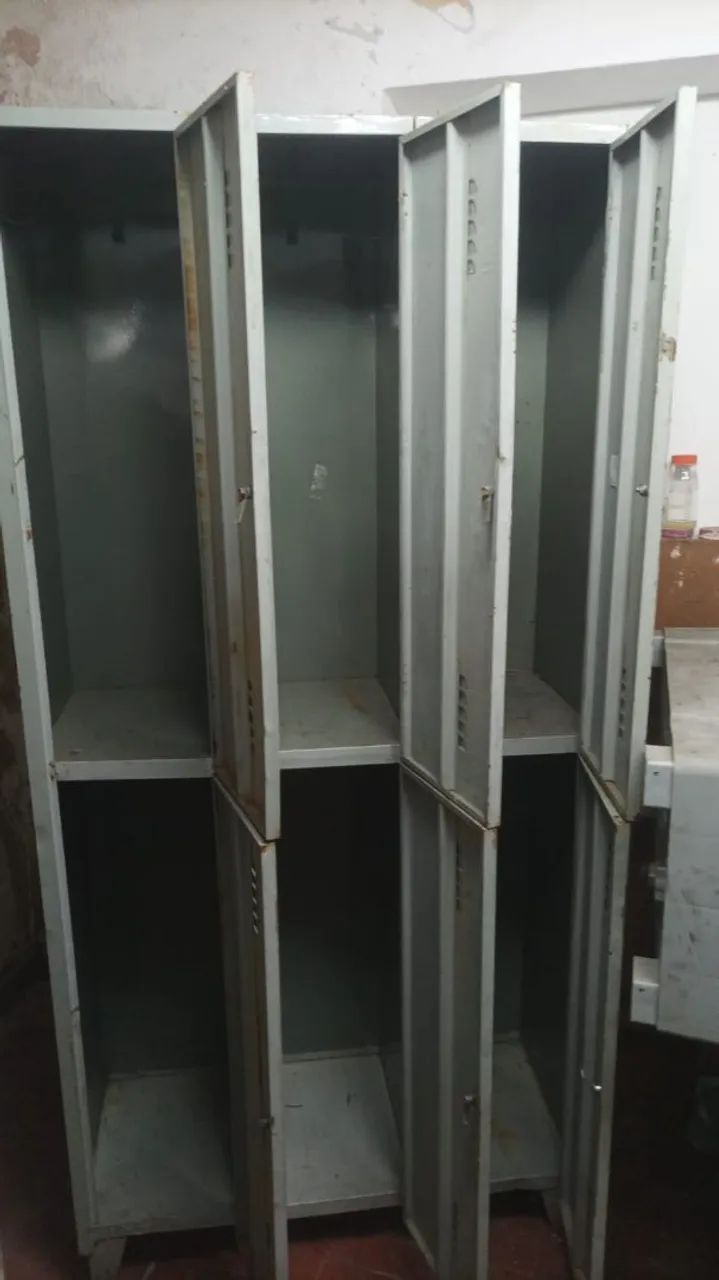 Armário de aço 6 portas.