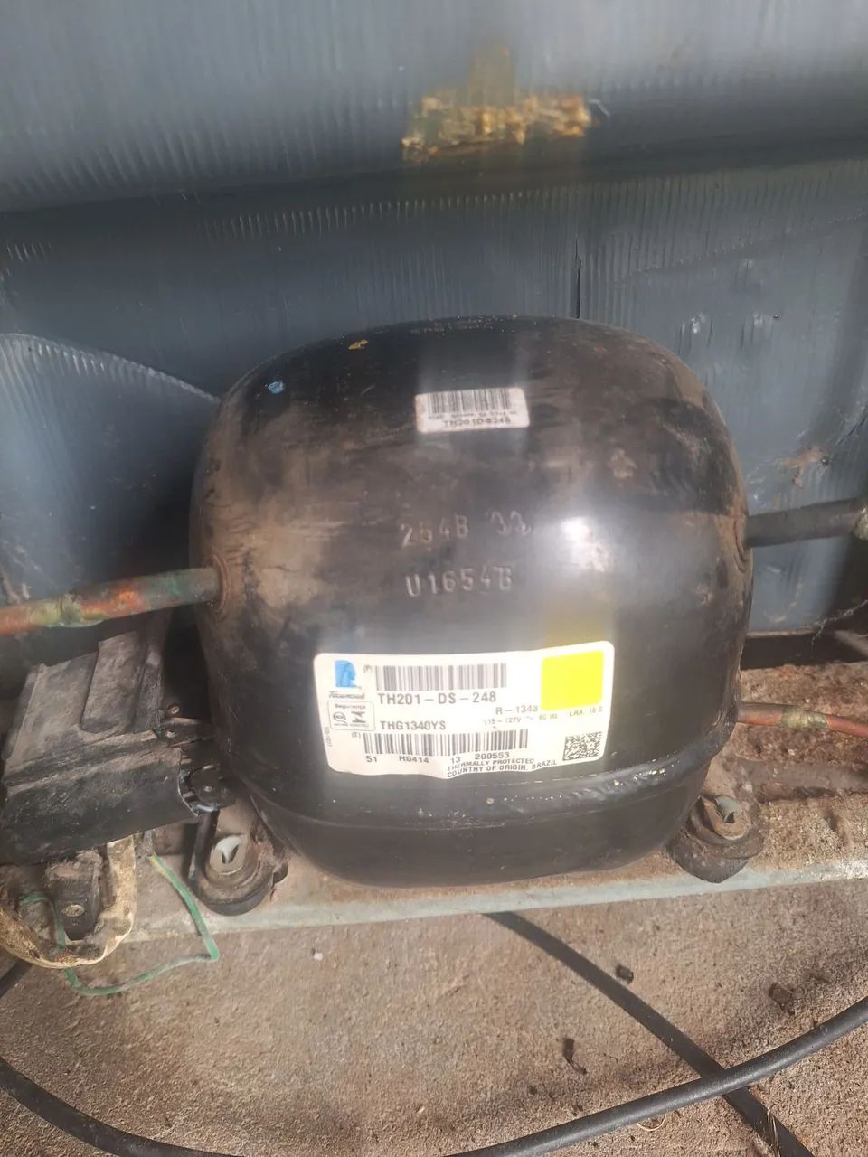 Vendo 1 compressor de geladeira DÚPLEX 