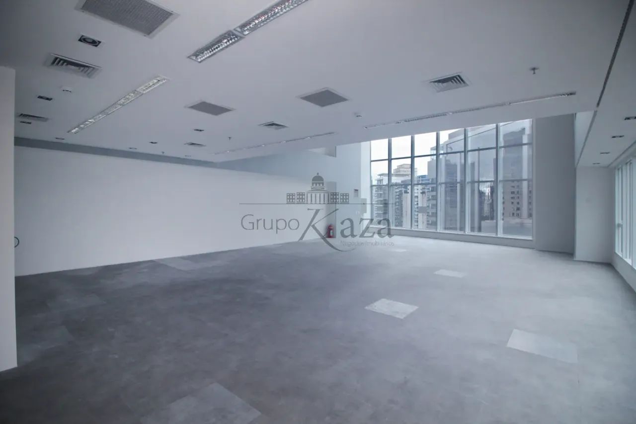 Conjunto Comercial Tríplex - Vila Olímpia - 603m².