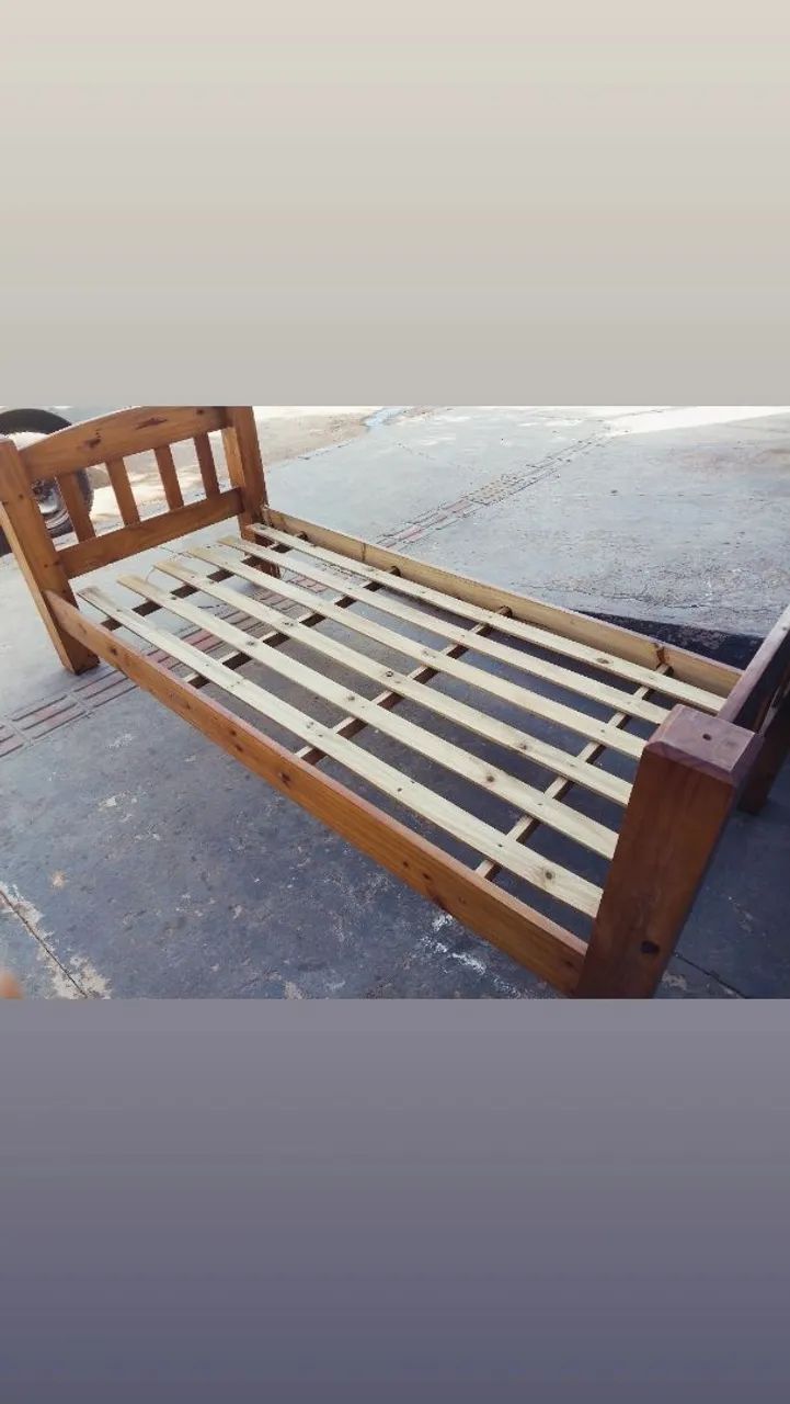 Cama Solteiro de madeira 